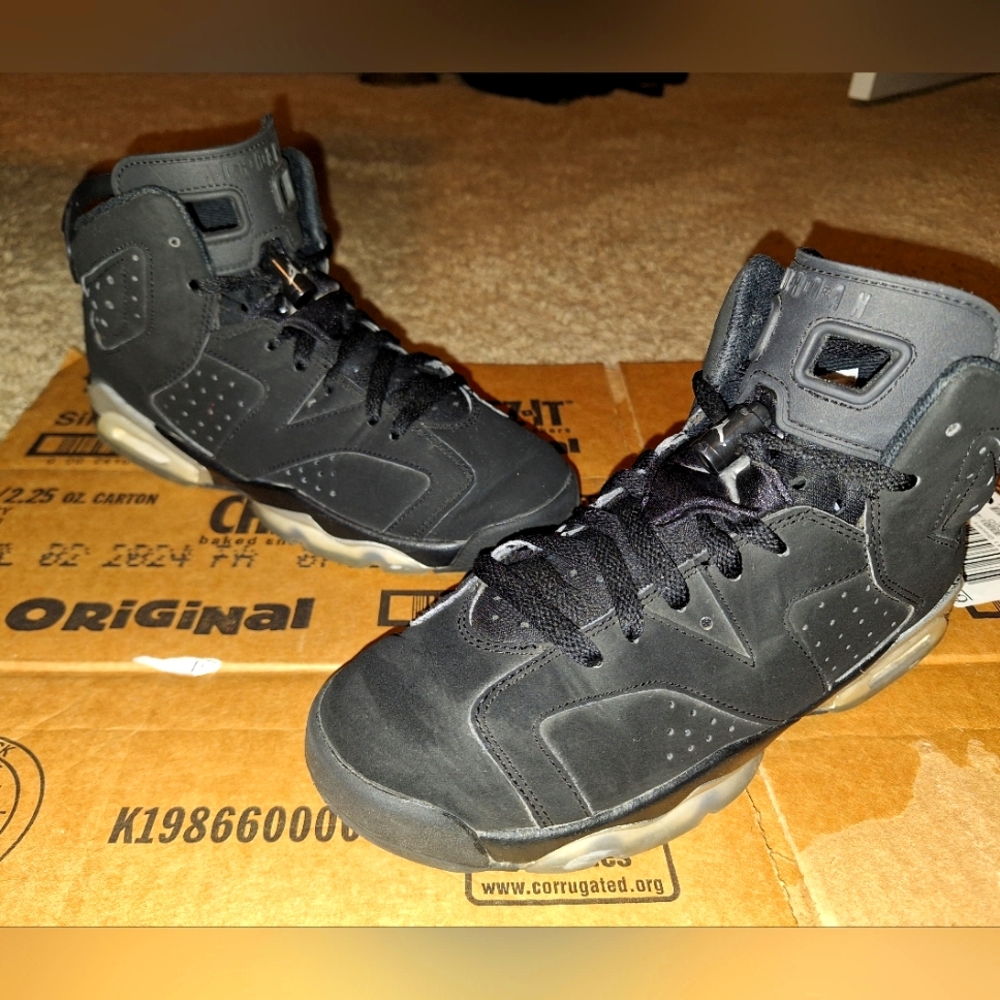Size 4.5Y/6W - Jordan 6 Retro Mid Chrome. See all photos for details and size.